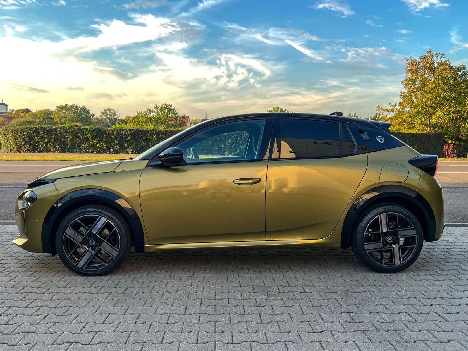 Lancia Ypsilon Hybrid 1.2 48v LX Ausstattung DE ORO MET imagem 2