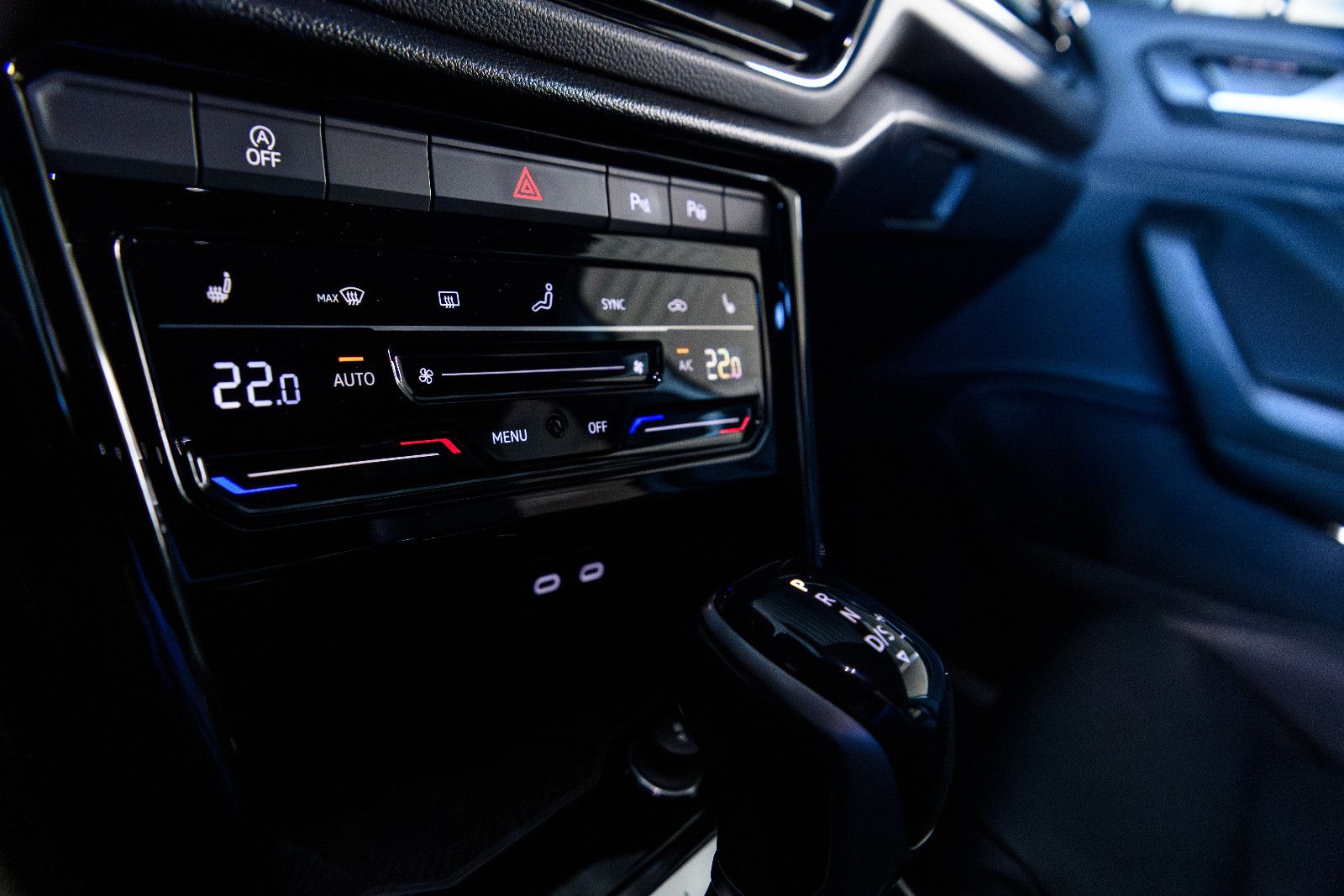 Fahrzeugabbildung Volkswagen T-Roc R-Line ALLRAD+LEDER*AHK*LED*NAVI*RFK*IQ