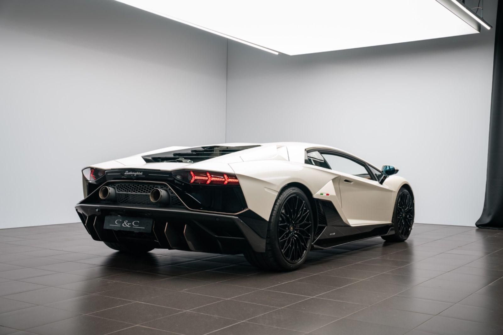 Fahrzeugabbildung Lamborghini Aventador Ultimae/KAMERA/CARBON/GARANTIE 05/27