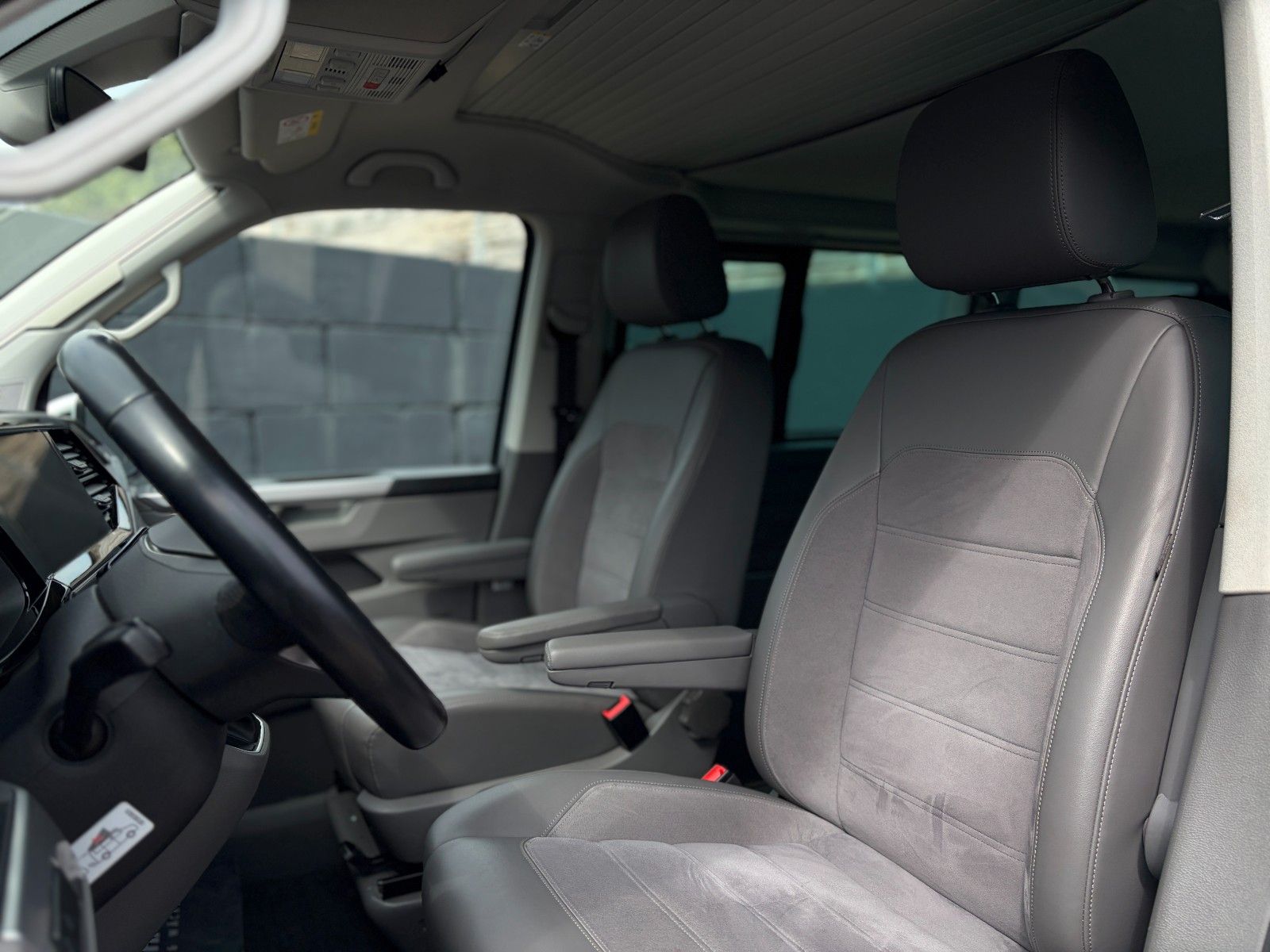 Fahrzeugabbildung Volkswagen T6.1 California Ocean 2.0 TDI Hub Küche Markise