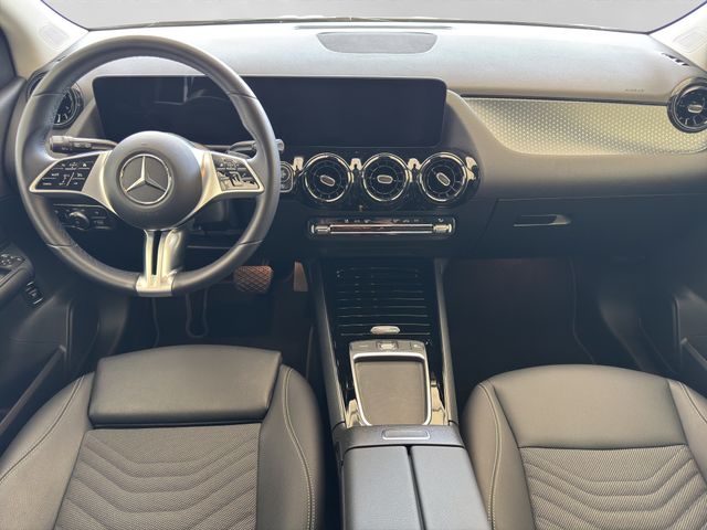 Fahrzeugabbildung Mercedes-Benz B 180 Automatik+LED+Kamera+Navi+Spur+MBUX