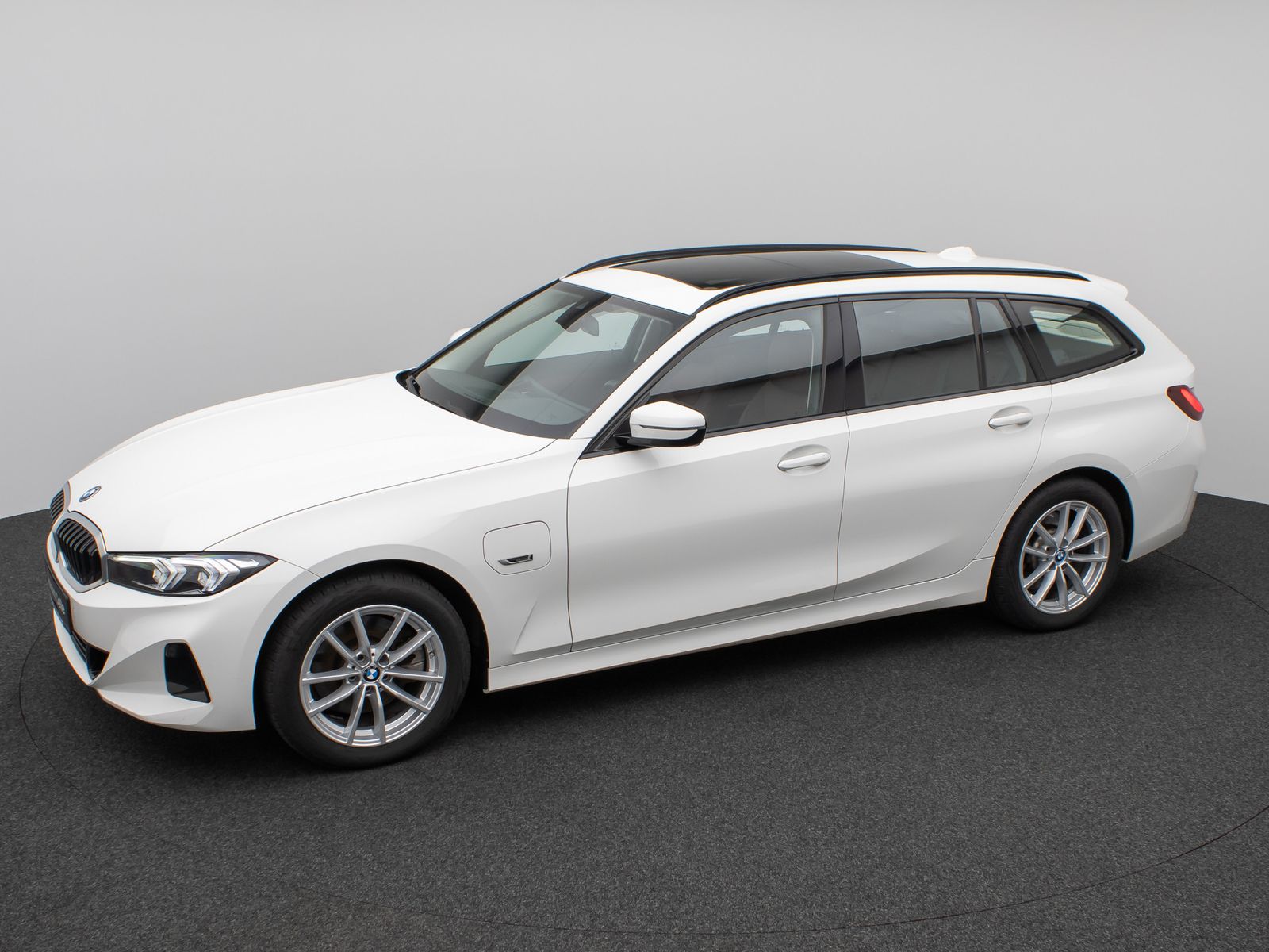 Fahrzeugabbildung BMW 330e xD Panorama DAB CockPit+ Widscr Sport Leder