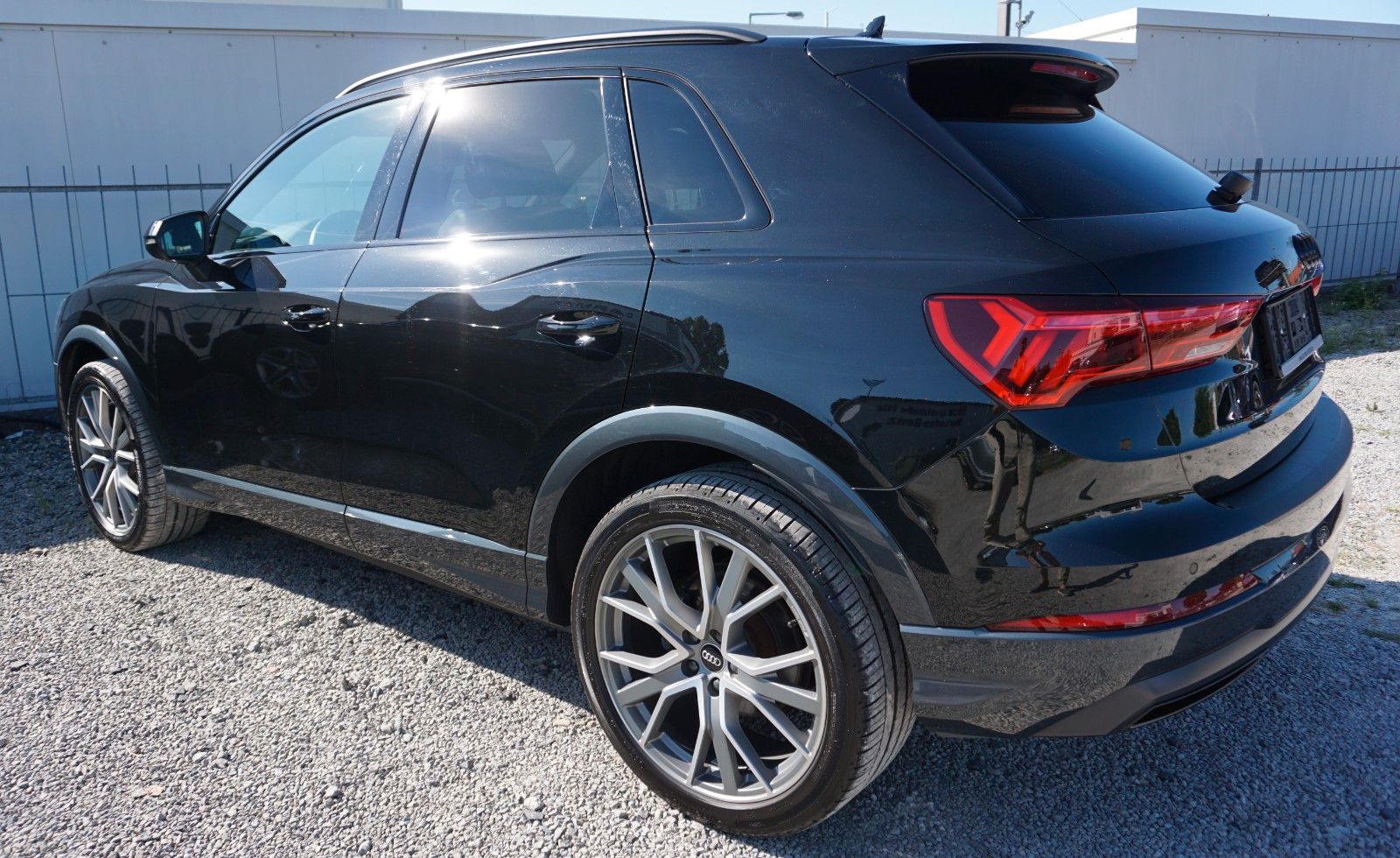 Fahrzeugabbildung Audi Q3 35 TFSI S Line Black Paket,LED,Navi,ACC,AHK