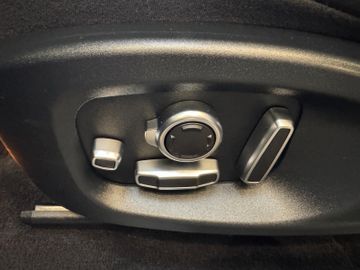Jaguar E-Pace *HEAD-UP*PANO*MEMORY*KEYLESS*ACC*NAV*