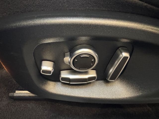 Jaguar E-Pace *HEAD-UP*PANO*MEMORY*KEYLESS*ACC*NAV*