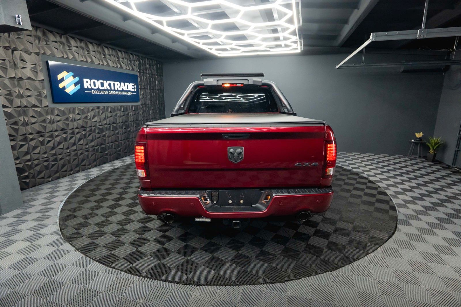 Fahrzeugabbildung Dodge RAM 5.7 V8 HEMI 4x4 OFFROAD Night-Paket LONG 19%