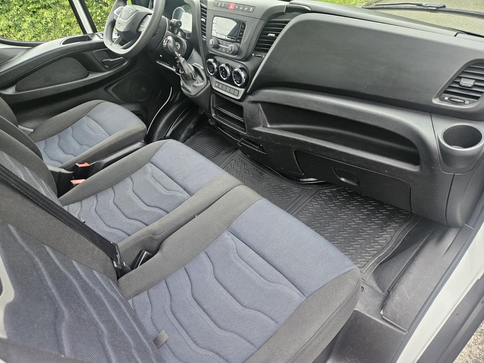 Iveco Daily 35S16 Pritsche lang AHK 3.5t Tempomat AC