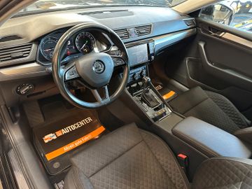 Skoda Superb Combi Style 4x4 *SZHZ*PDC*AHK*NAVI*KLIMA*