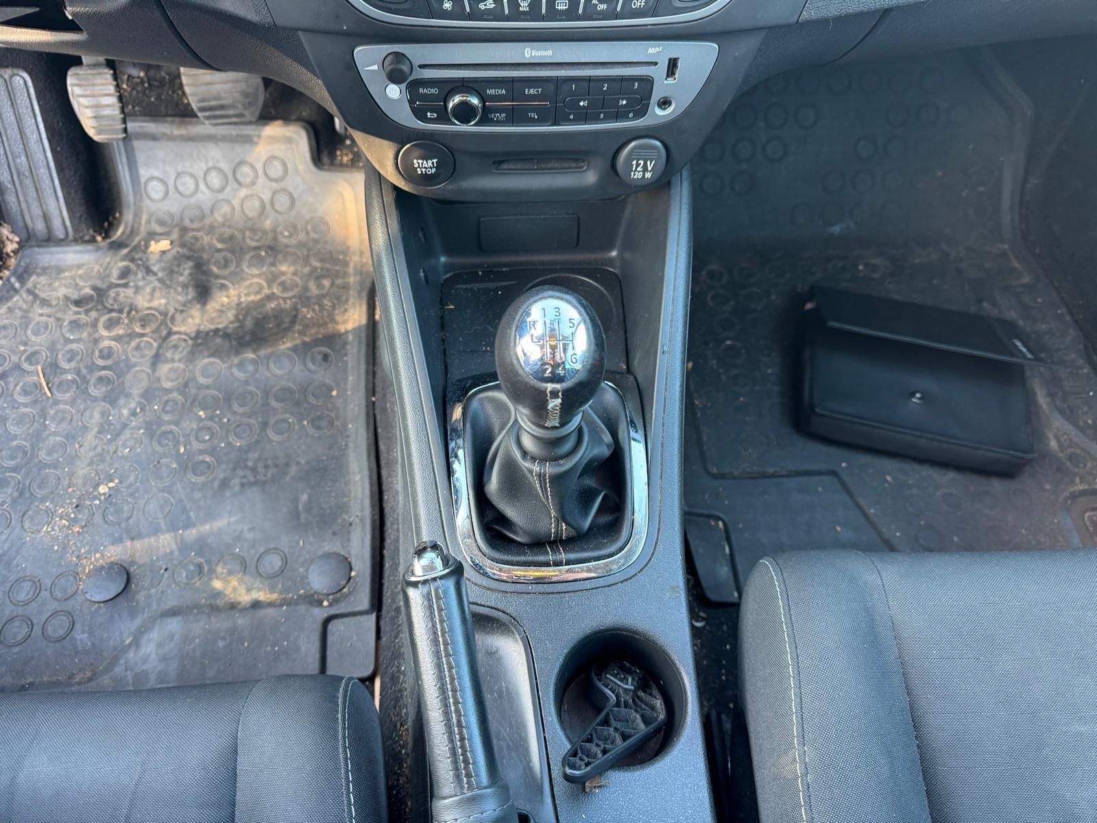 Renault Megane 2013 — photo 18