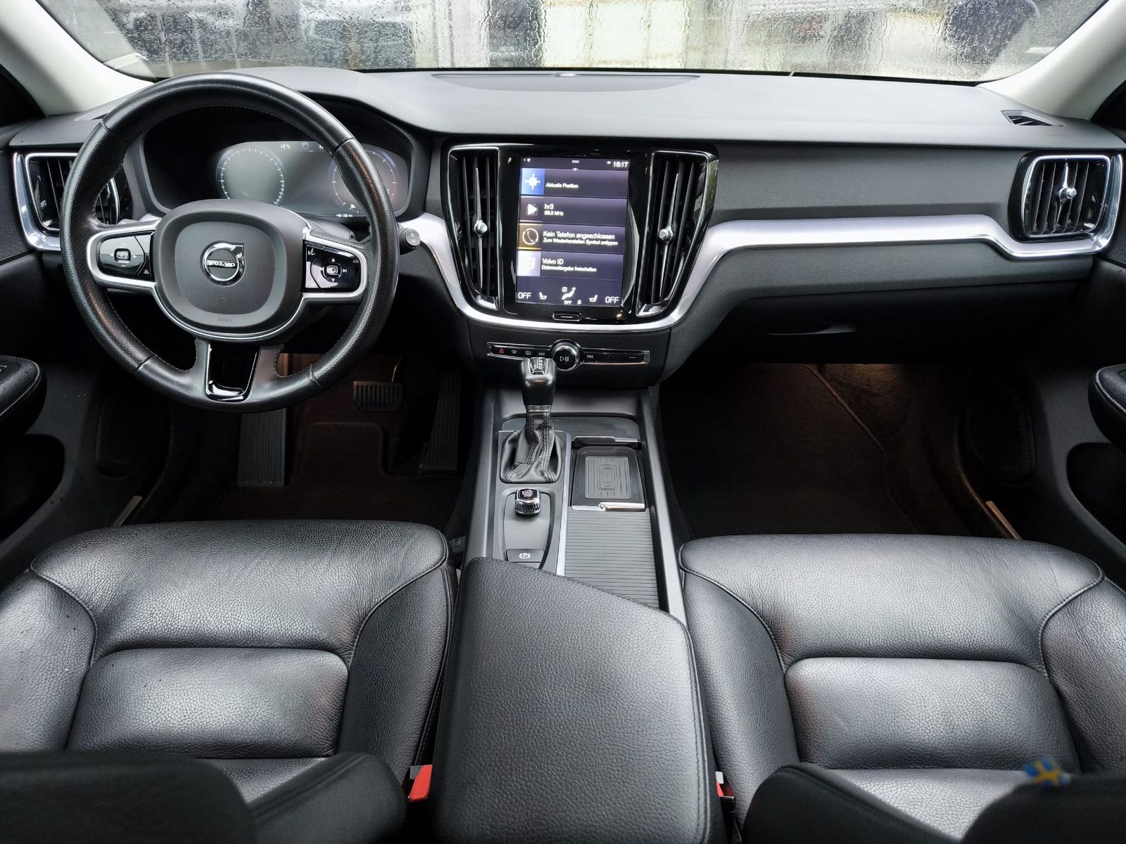 Fahrzeugabbildung Volvo V60 Momentum VIRTU+NAVI+SHZ+LEDER+KAM+TEMP+AHK+