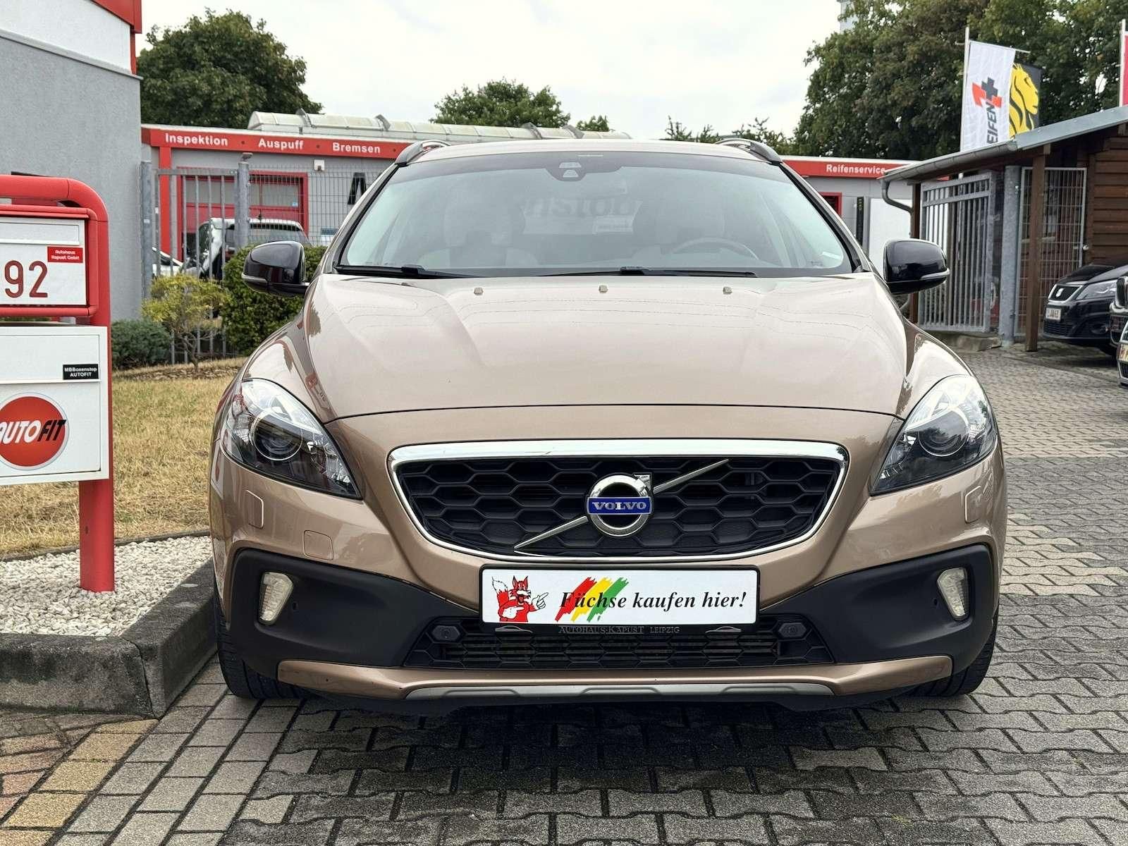 Fahrzeugabbildung Volvo V40 Cross Country T5 AWD/Navi/Xenon/StandHz 1...
