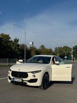 Maserati Levante 3.0 V6 430HP Modena S Auto 4WD Modena S - Maserati Levante in Duisburg