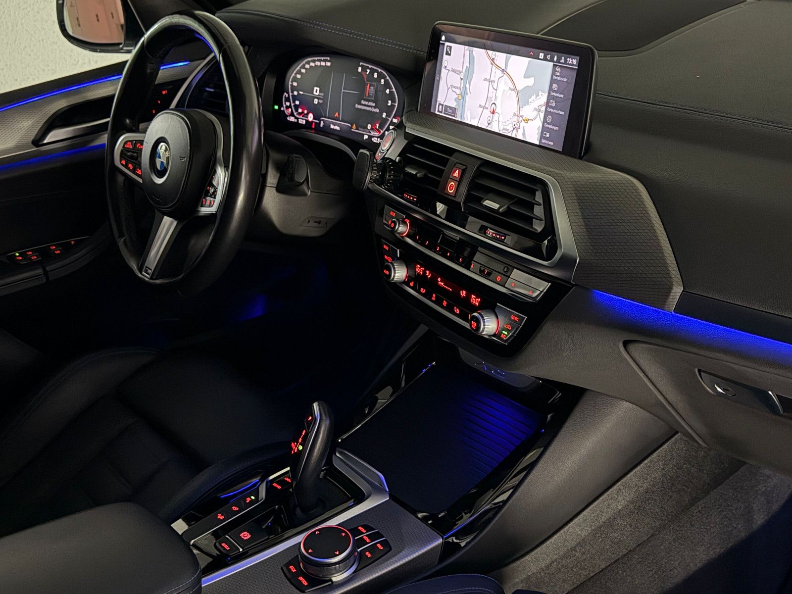 Fahrzeugabbildung BMW X3 xDrive 30 d M SPORT/LED/HuD/H&K/PANO/AHK/360*