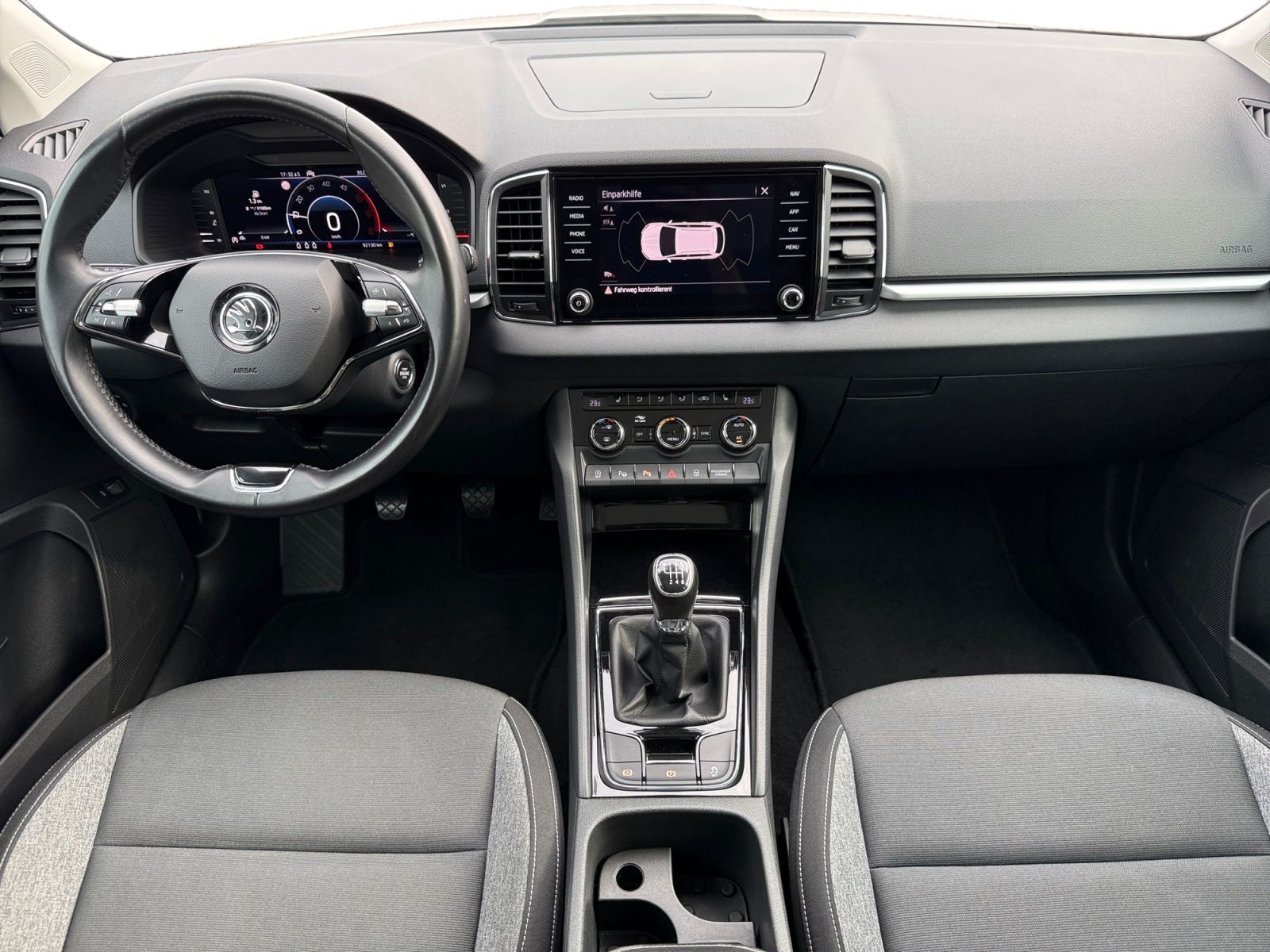 Fahrzeugabbildung SKODA Karoq 2.0 TDI Drive 125 PANO AHK LED