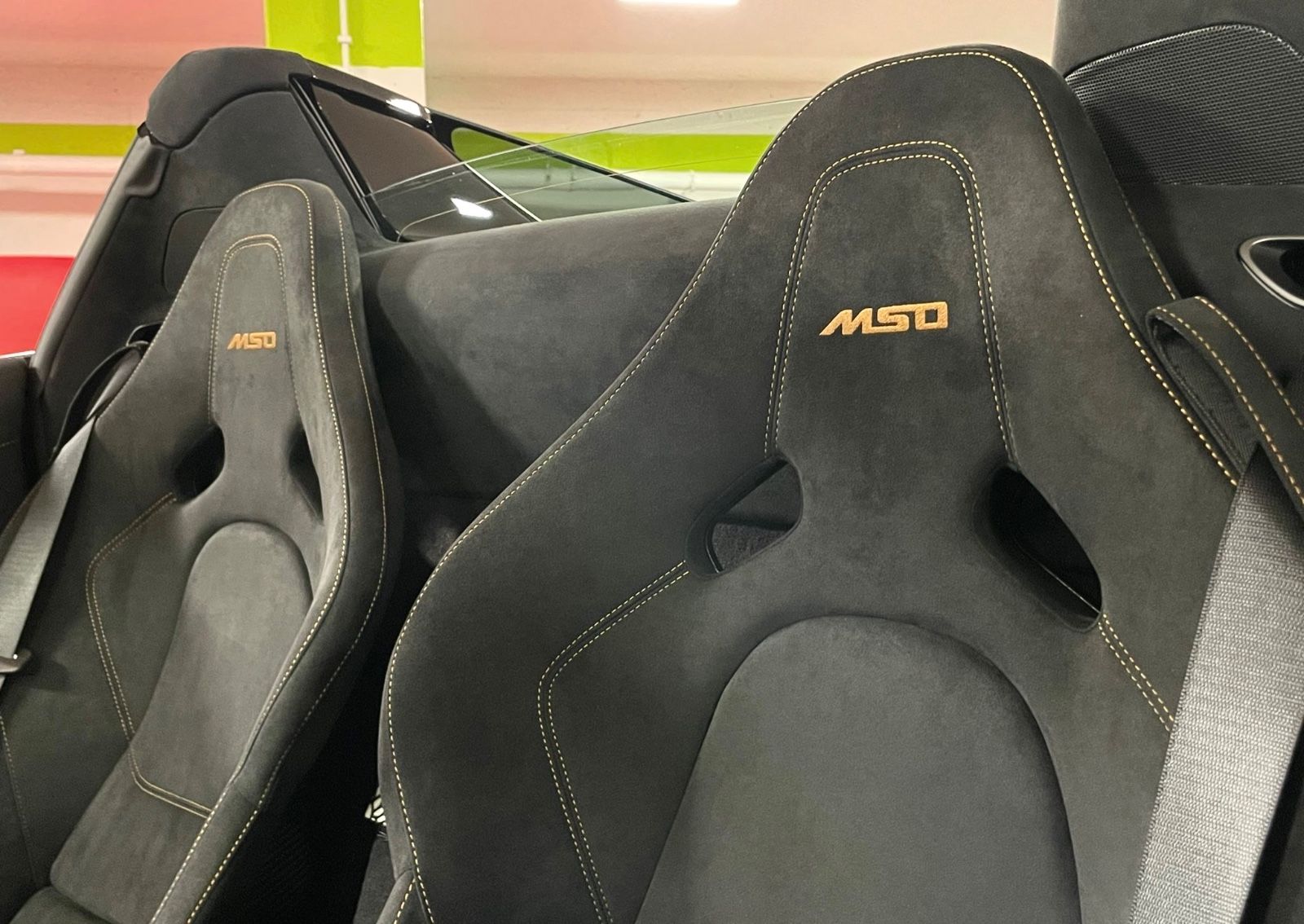 Fahrzeugabbildung McLaren 765LT SPIDER MSO LIFT B&W ALCANTARA RACING SEATS