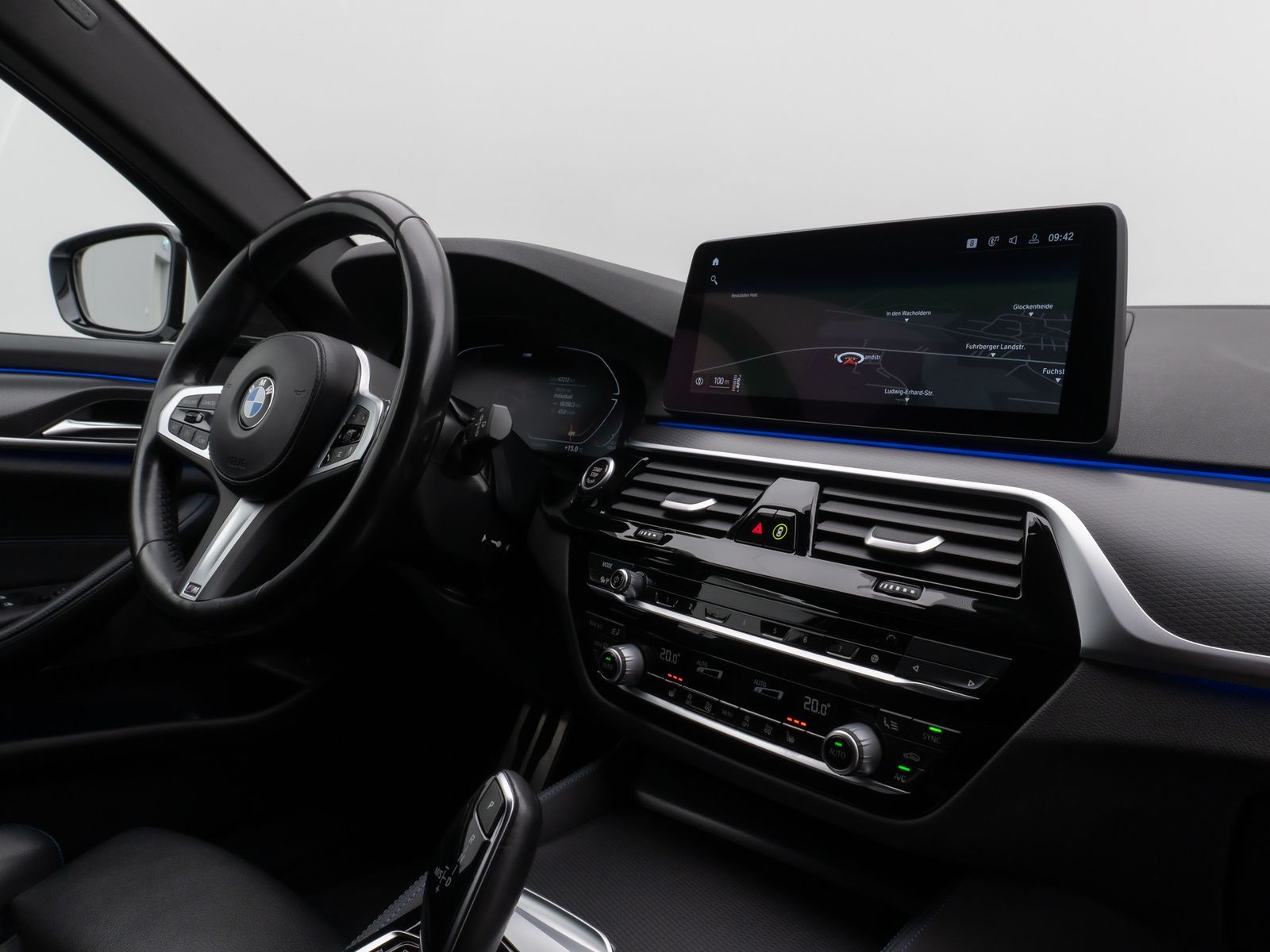 Fahrzeugabbildung BMW 530d M Sport Kamera HUD DAB H/K Komfort Alarm