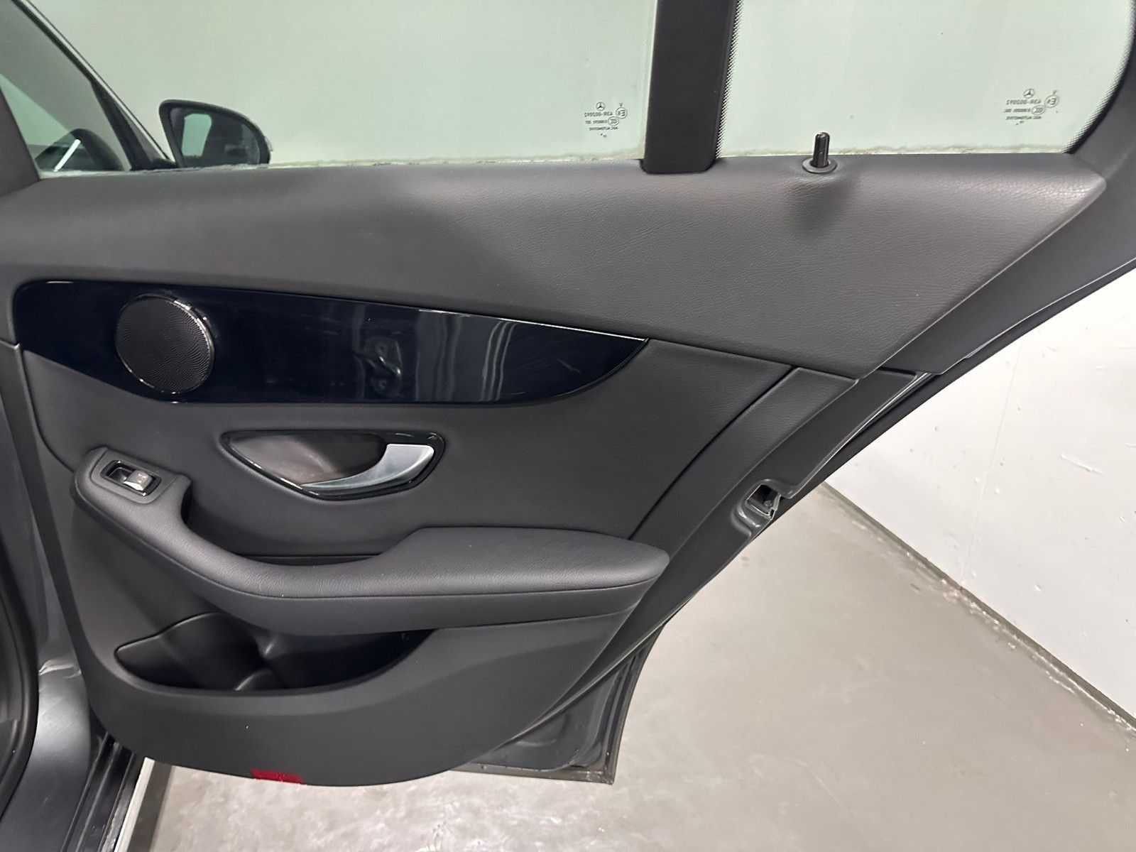 Fahrzeugabbildung Mercedes-Benz C 300 de T Autom.*AVANTGARDE*DISTRO*PANO*IHC*LED