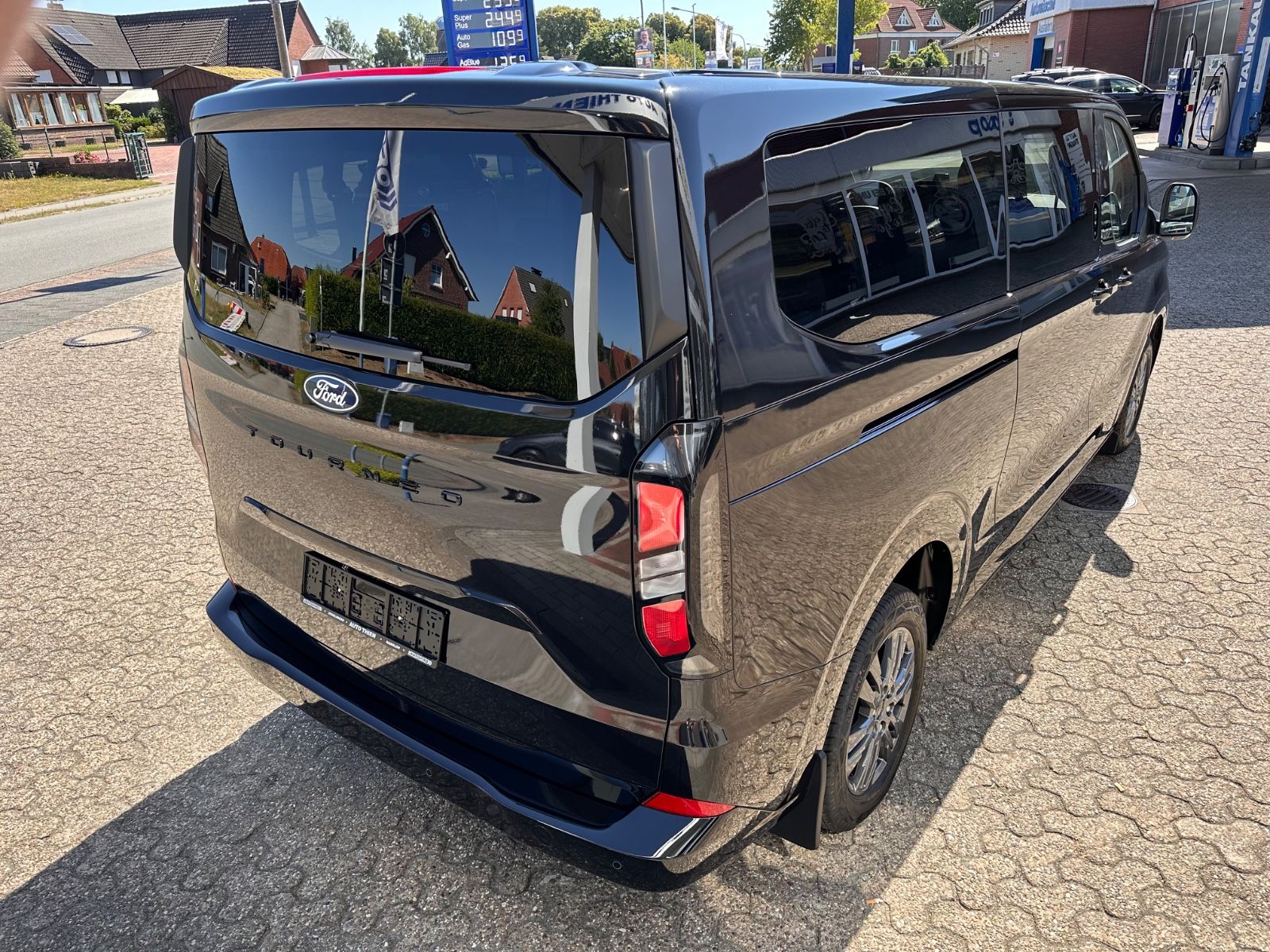 Fahrzeugabbildung Ford Tourneo Custom 2.0 EcoBlue 320 L2  Titanium Aut.