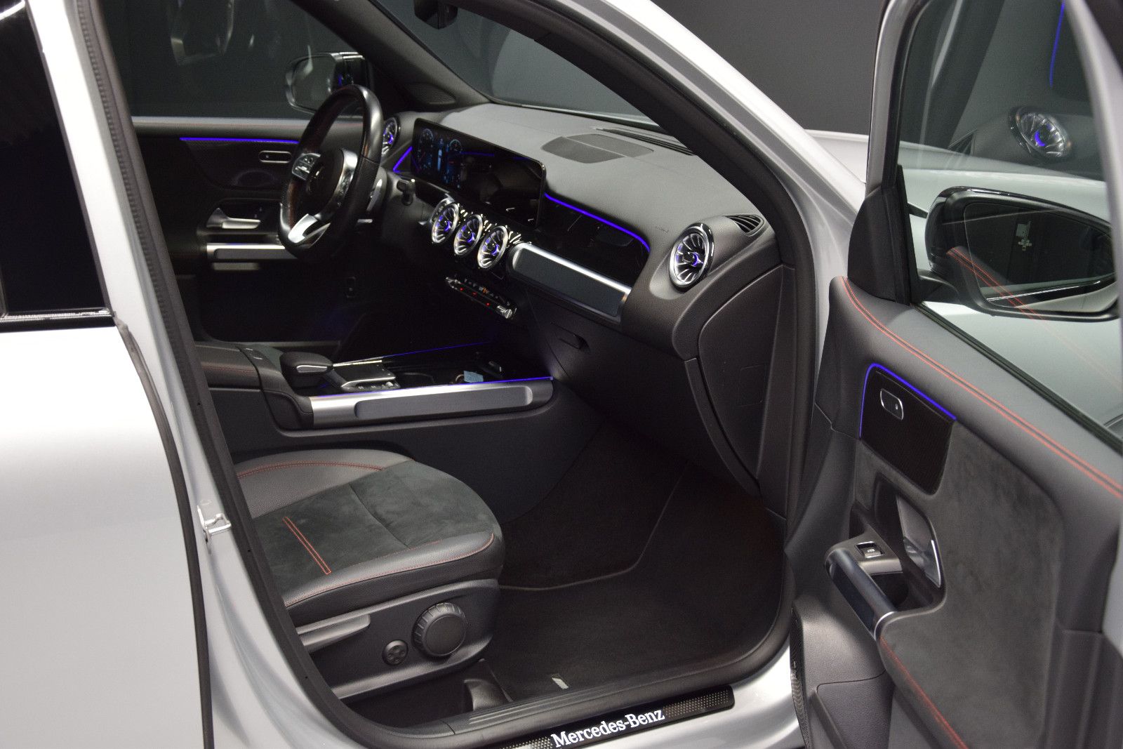 Fahrzeugabbildung Mercedes-Benz GLB 220 d AMG Line Pano. Kamera LED AHK 20 Zoll