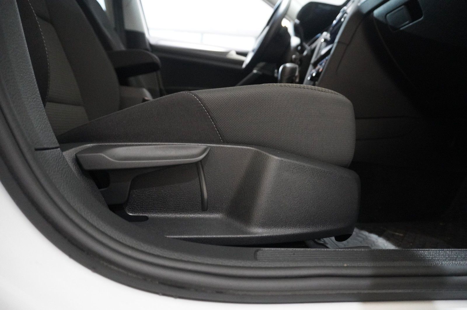 Fahrzeugabbildung Volkswagen Golf VII VARI. 1.5 TGI COMFORT. DSG NAVI/LED/ACC