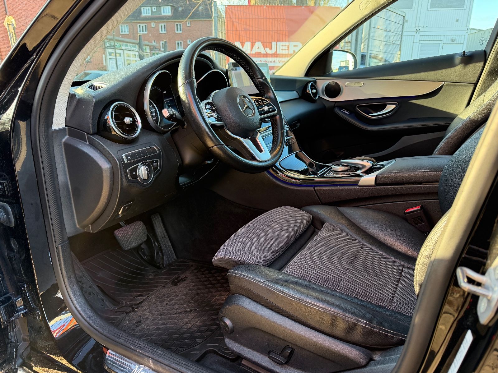 Fahrzeugabbildung Mercedes-Benz C 200 Lim. Avantgarde*SCHIEBEDACH*LED*ACC*TEILLE