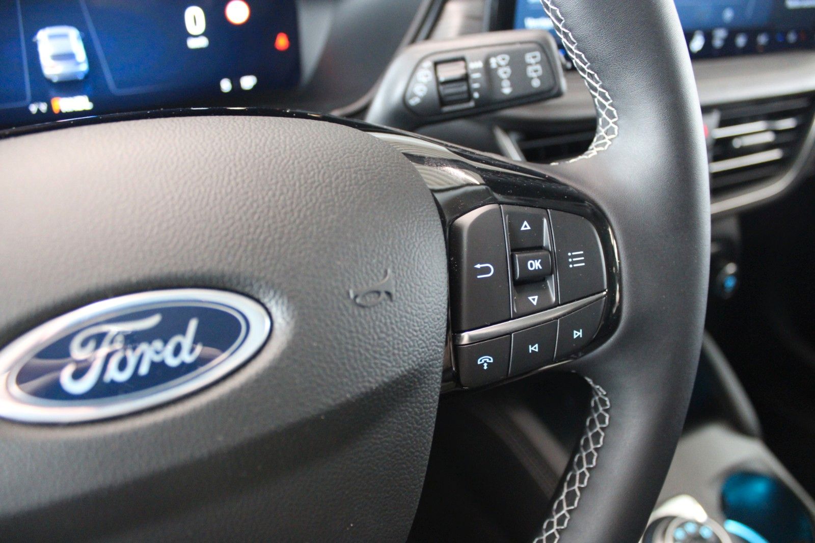 Fahrzeugabbildung Ford Kuga PHEV ACTIVE NAVI Kamera Winter Paket