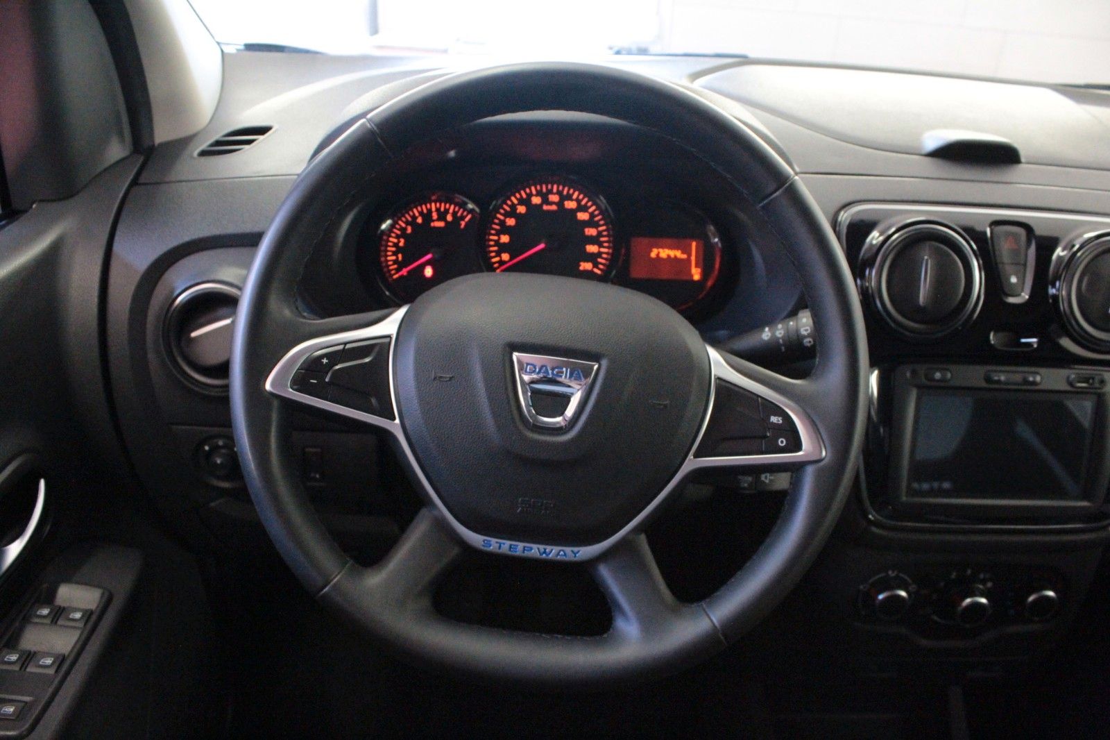 Fahrzeugabbildung Dacia Lodgy Blue dci115 Stepway*7-Sitzer*Navi*Sitzhzg*