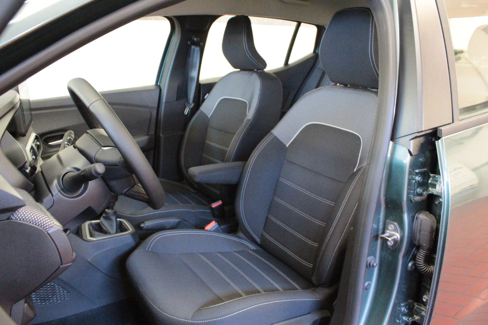 Fahrzeugabbildung Dacia Sandero TCe 100  ECO G Expression*Winterpaket*