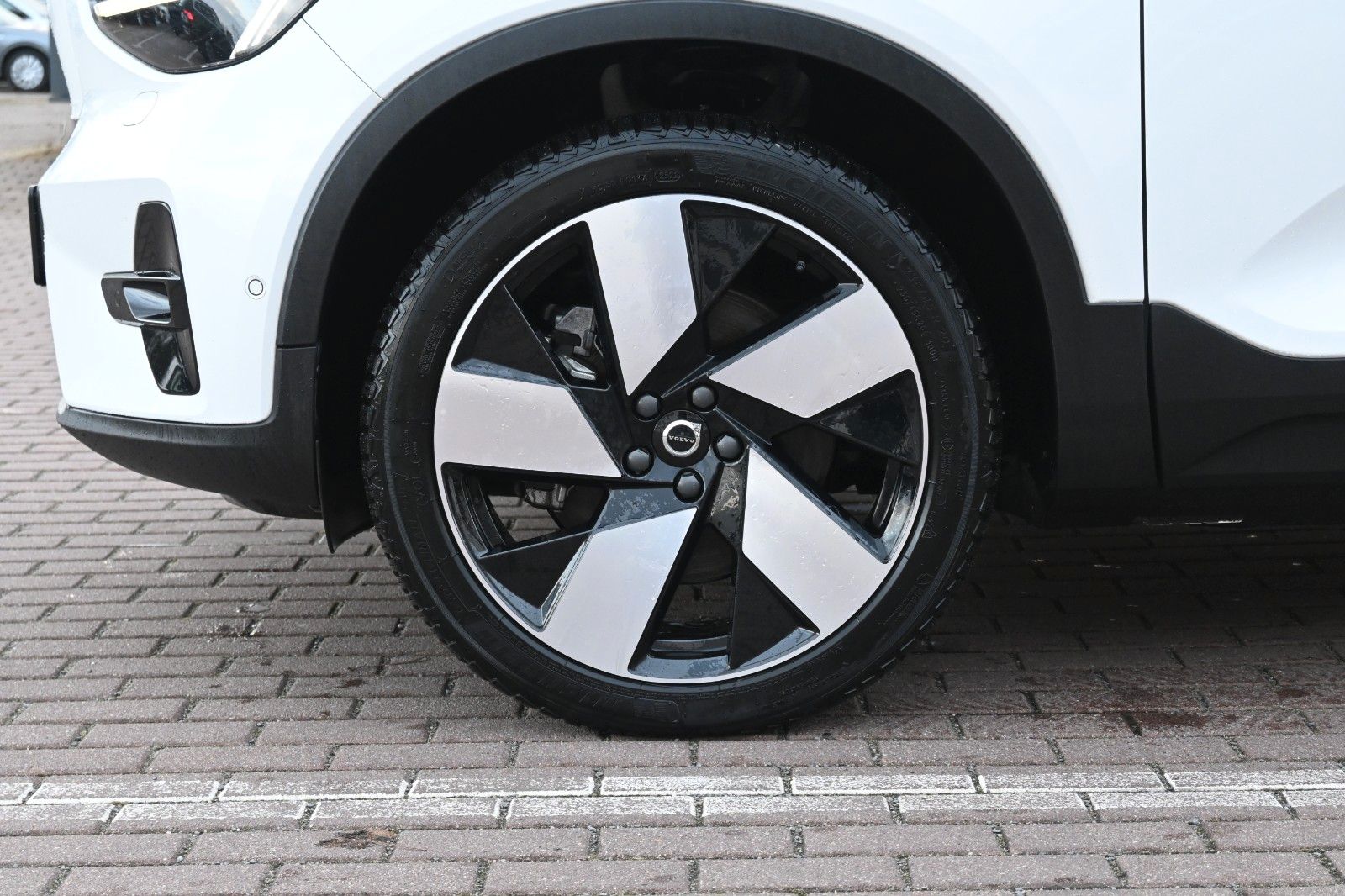 Fahrzeugabbildung Volvo C40 Twin AWD Ultimate 360°PANO°Stdhzg