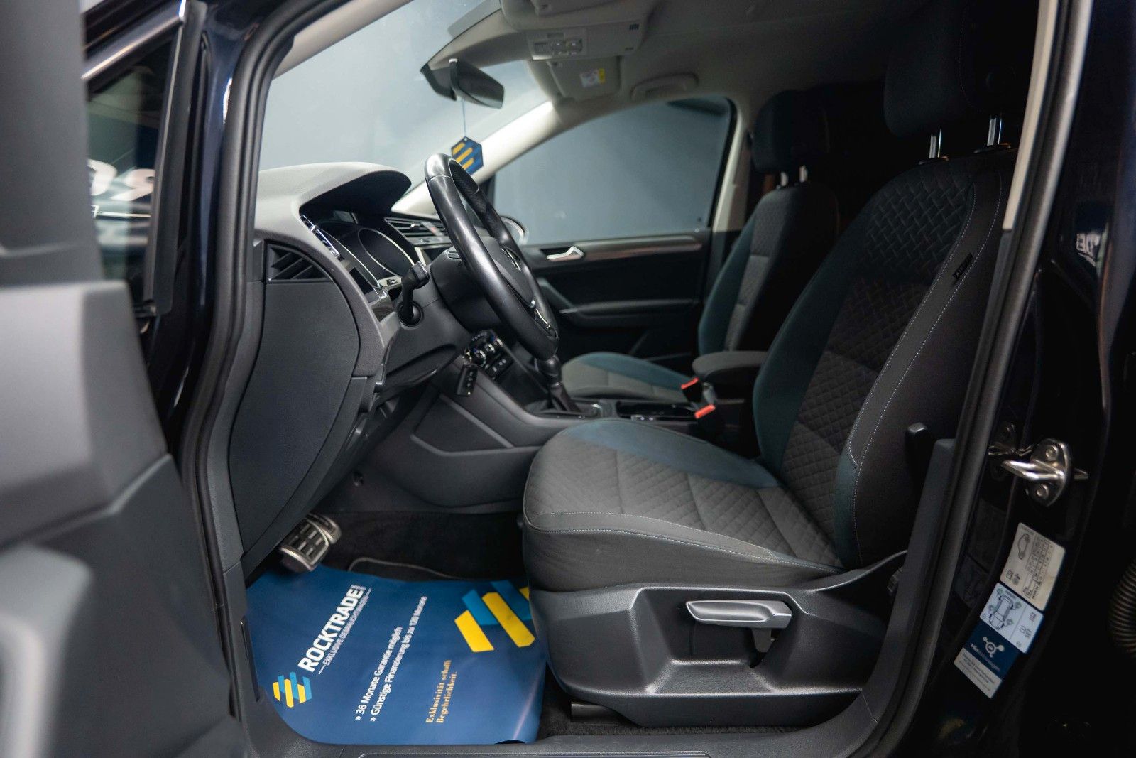 Fahrzeugabbildung Volkswagen Touran 1.6 Comfortline IQ.Drive | 7 Sitze | ACC