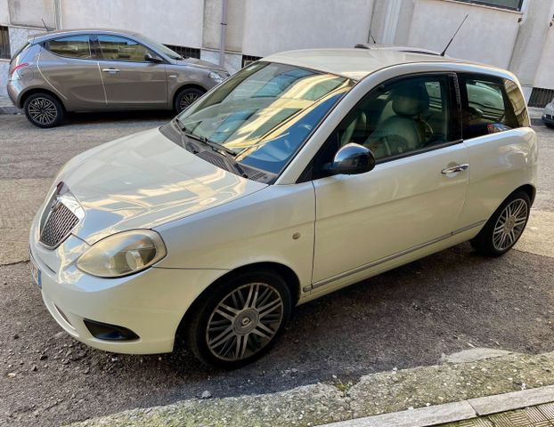 Lancia Ypsilon 1.4 Momo Desig GPL