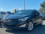 Hyundai i40 2.0 CW AUTOMATIK "Premium" - Hyundai i40 mit Benzin-Antrieb: Kombi, 2.0