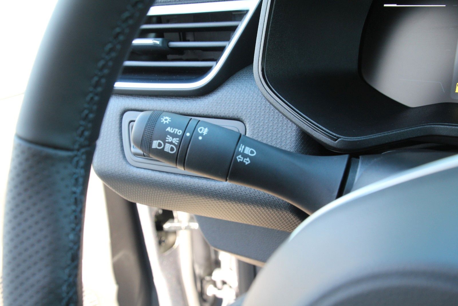 Fahrzeugabbildung Mitsubishi Colt Select Hybrid