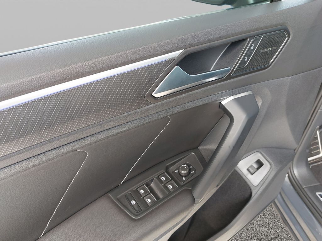 Fahrzeugabbildung Volkswagen Tiguan 1.5 TSI DSG R-Line AHZV Standheizung