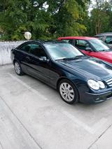Mercedes-Benz CLK 220 dunkelblau Metallik - Mercedes-Benz CLK 220: Coupé