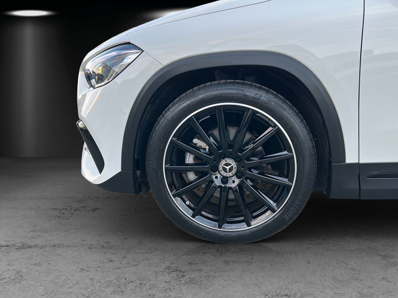 Fahrzeugabbildung Mercedes-Benz GLA250 4M AMG Pano DISTRO Standhz AHK Burme MLED