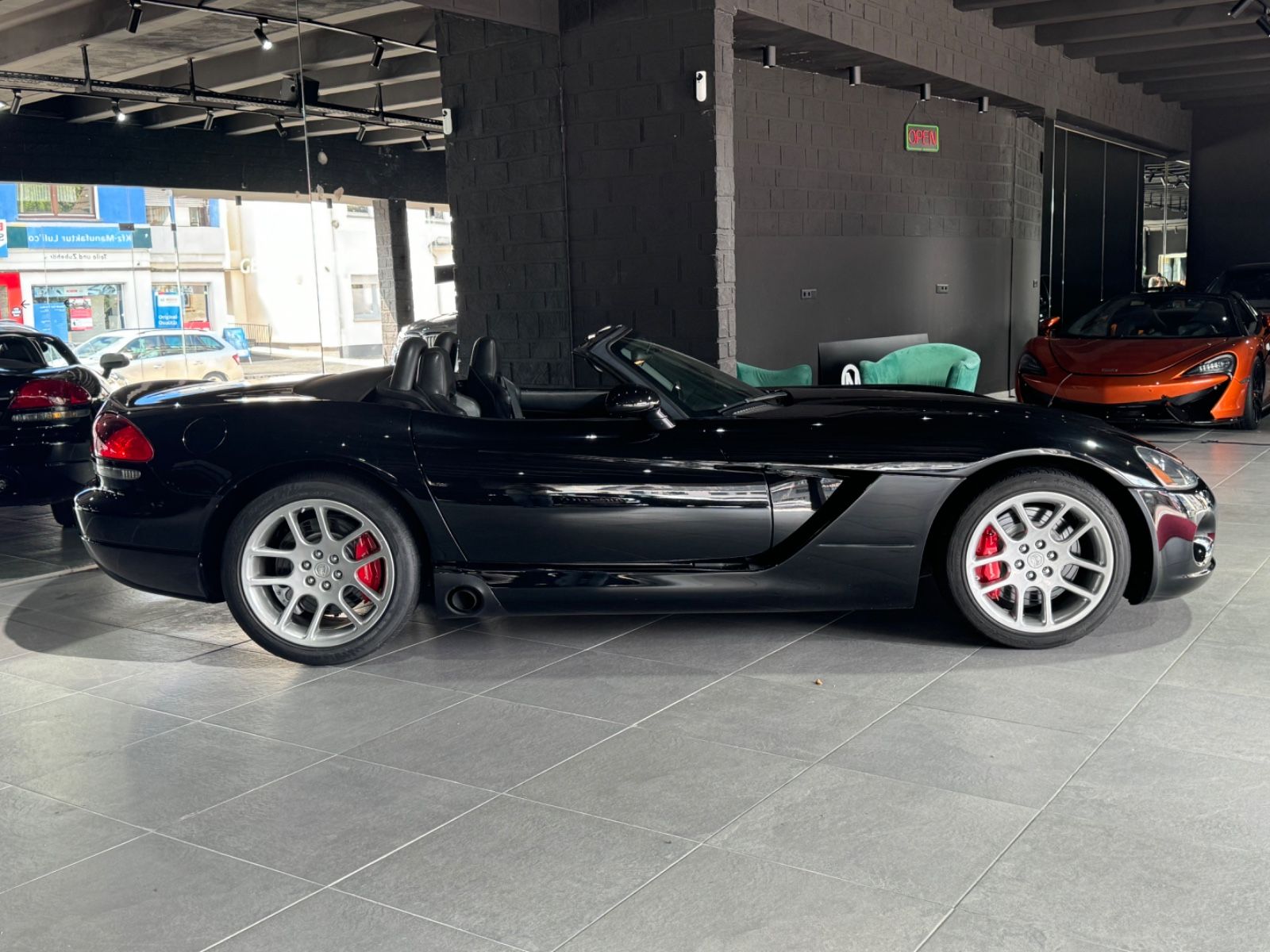 Fahrzeugabbildung Dodge Viper SRT-10 8,3L /SIDEPIPES/EU-AUSFÜHRUNG/