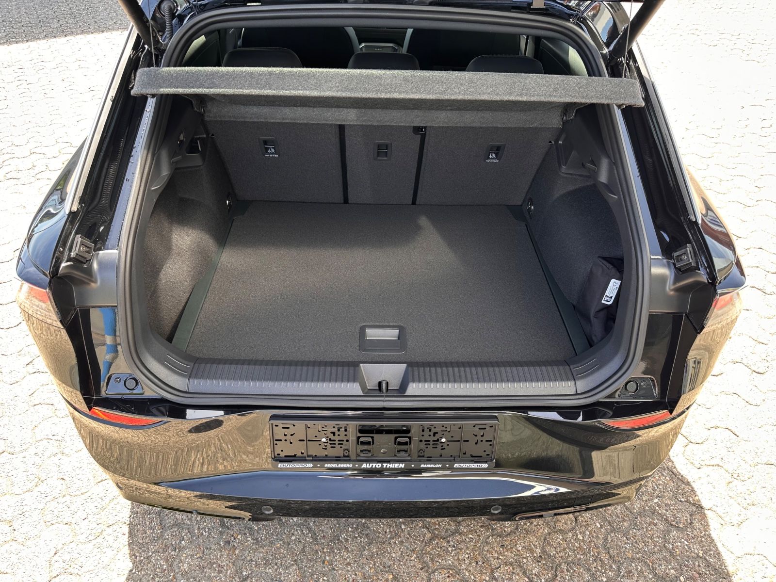 Fahrzeugabbildung Volkswagen T-Roc R Line 1.5 eTSI DSG APP/ACC/AHK/LED/eHeck