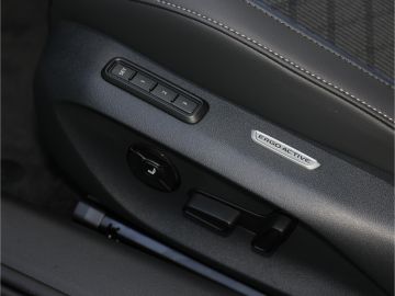 Volkswagen Passat R-Line 2.0 TDI 4Motion DSG AHK IQ Light