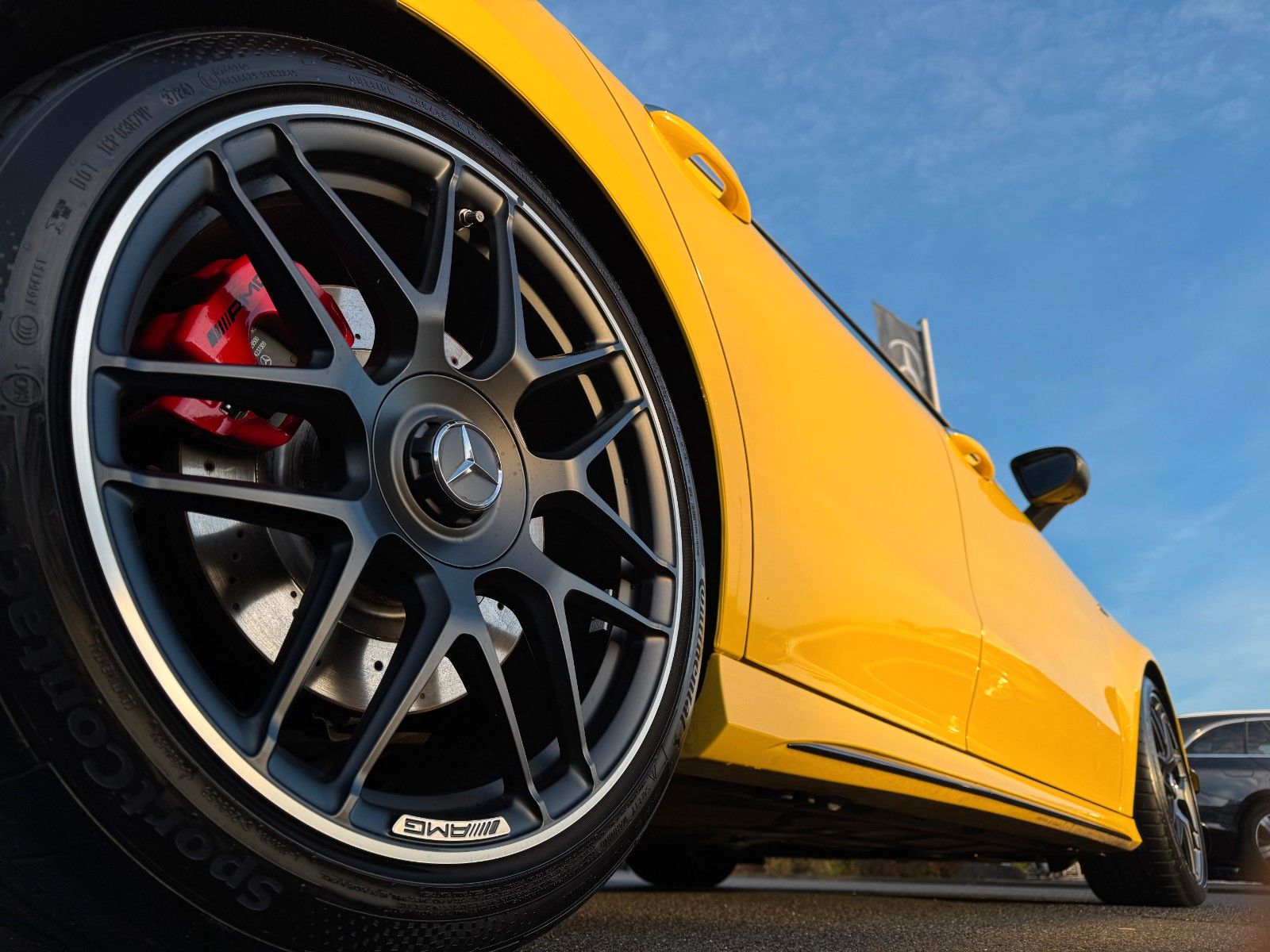 Fahrzeugabbildung Mercedes-Benz CLA 45 AMG+Aerodynamic+Pano+Burm+Multikontur+