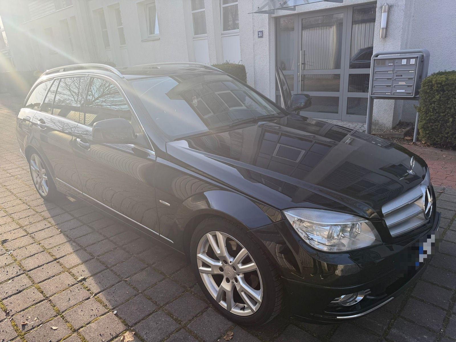 Mercedes-Benz C180 2008 — салон