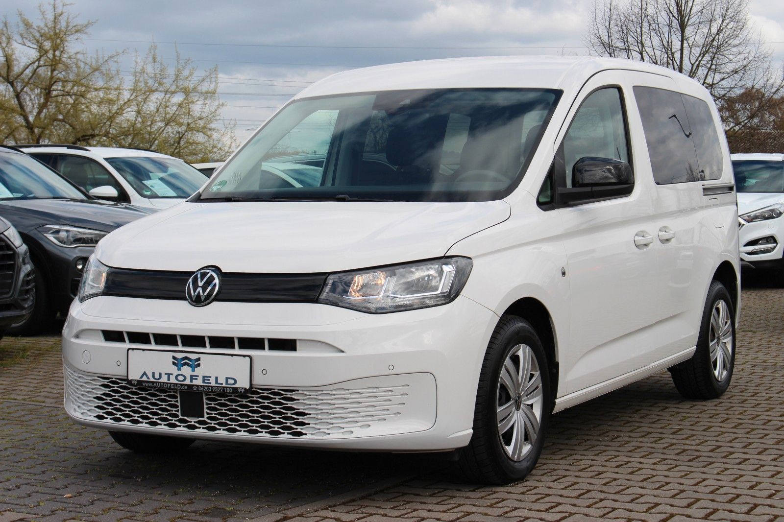 VW Caddy 2.0 TDI IQ DRIVE/1HD/SHEFT/CARPLAY/SHZ/AHK
