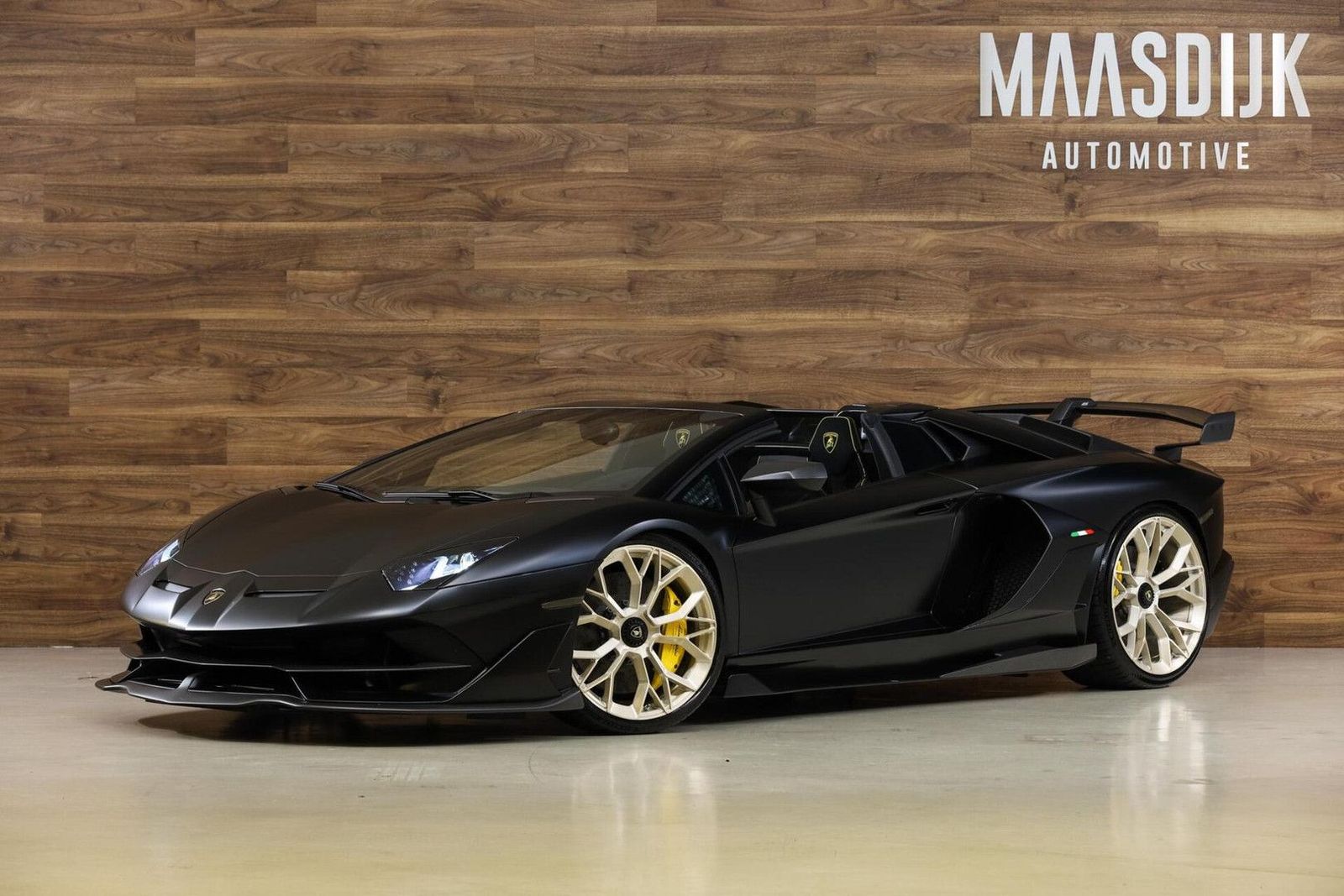LAMBORGHINI Aventador
