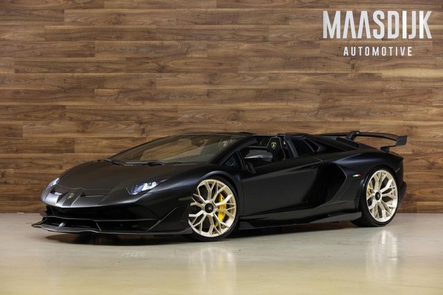 LAMBORGHINI Aventador