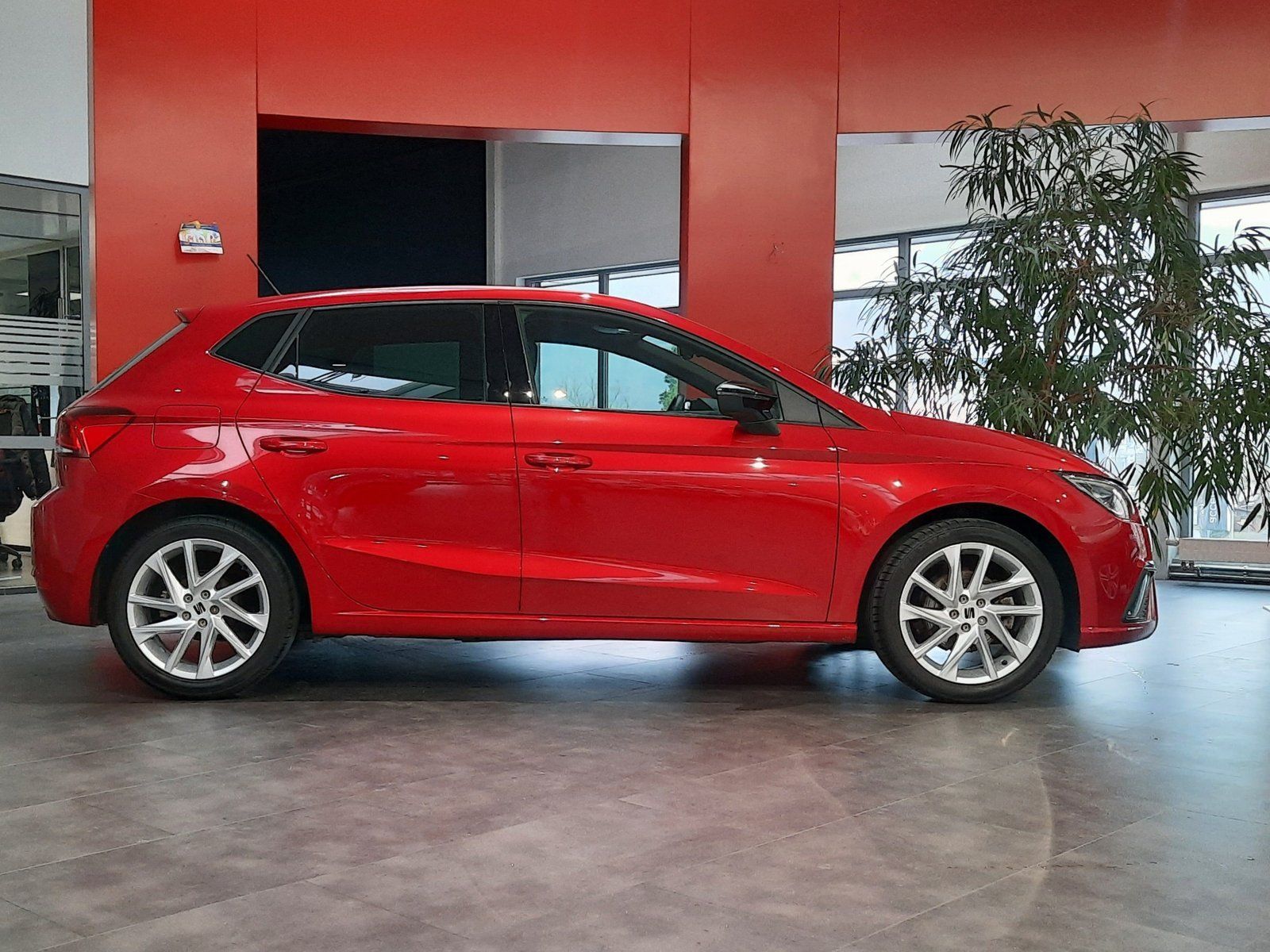 Fahrzeugabbildung SEAT Ibiza FR TSI *Navi*Cam*LED*Einparkh*MirrorLink*