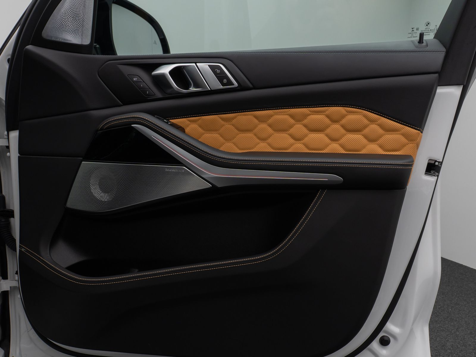 Fahrzeugabbildung BMW X5 M  Competition Panorama Laser 360°B&W SoftCL