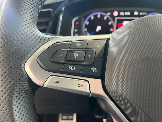 Fahrzeugabbildung Volkswagen T-Roc 1.5 TSI DSG R-LINE BLACK STYLE IQ.DRIVE KA
