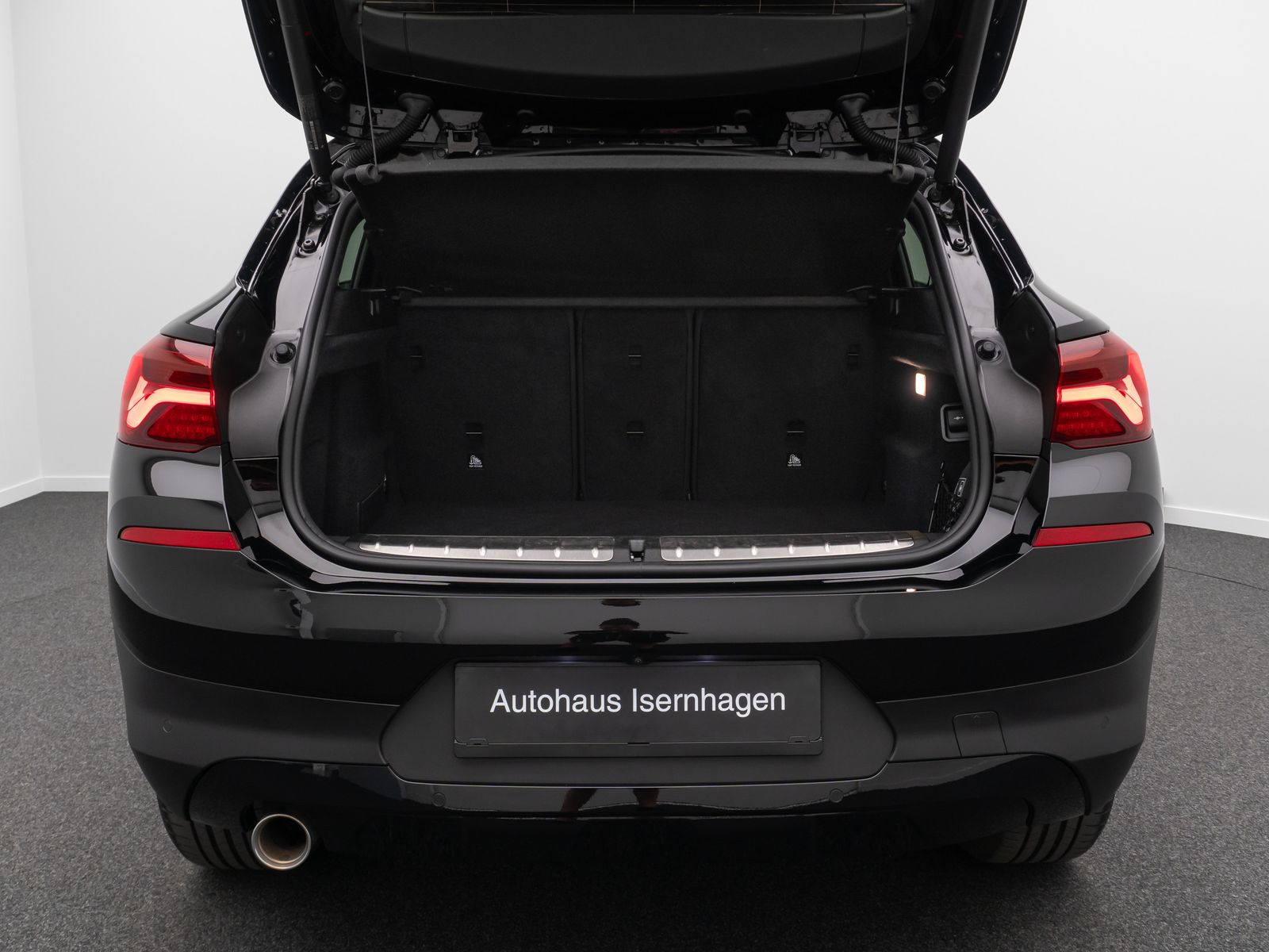 Fahrzeugabbildung BMW X2 sD18i  Kamera DAB AHK Navi HiFi Sportsitz 18"