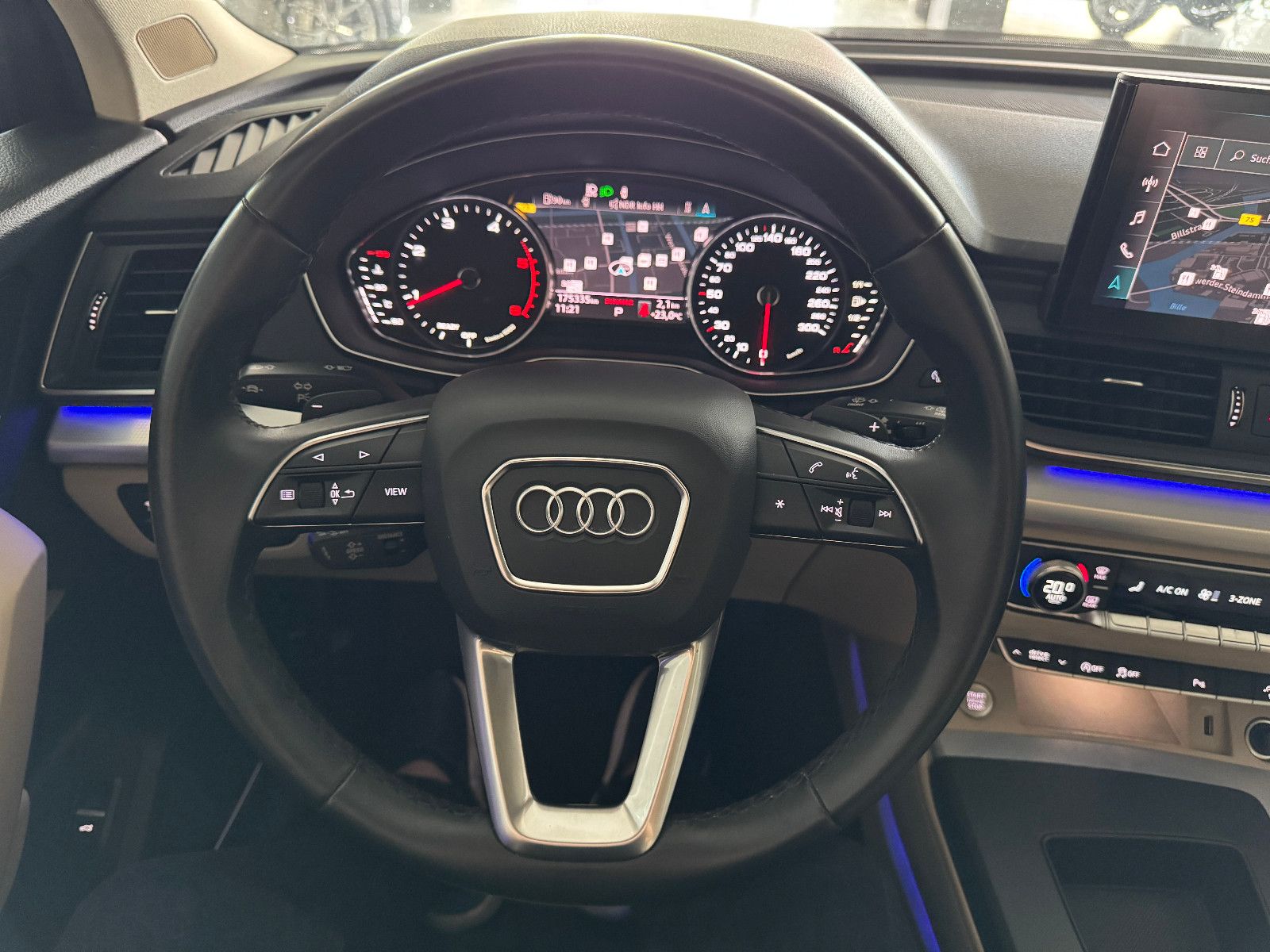 Fahrzeugabbildung Audi Q5 TDI 4X4 ADVANCED SPORT PANO MATRIX B&0 VOLL