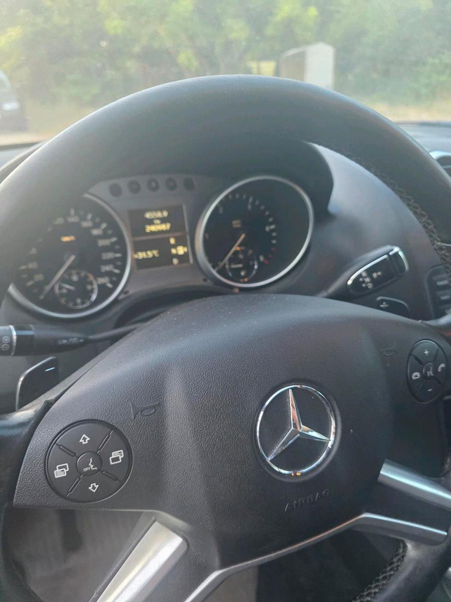 Mercedes-Benz ML300 2011 — photo 9